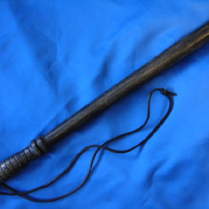 Sheriff Hoyt...R.Lee Ermey Hero wooden baton – The Texas Chainsaw Massacre: The Beginning (2006)