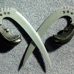 Riddick 'swingblades' (replica, styrene) – The Chronicles of Riddick (2004)