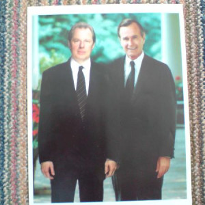 "George Bush" X files photo – The X-Files (1993)