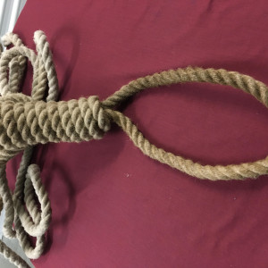 "Mike Enslin's" (John Cusak) screenused Hero Hangman's Noose – 1408 (2007)