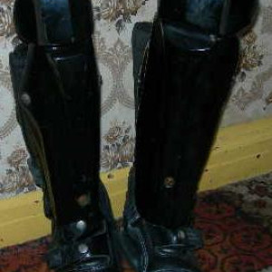 ARMOURED BLOODPACK HERO BOOTS. – Blade II (2002)