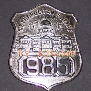 IN THE LINE OF FIRE Metal Police Officer badge – In the Line of Fire (1993)