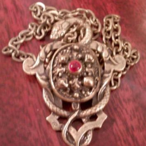 Hector Barbossa Pendant Replica – Pirates of the Caribbean: The Curse of the Black Pearl (2003)