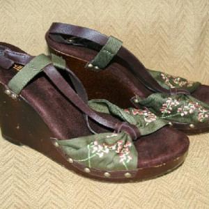 Jessica Biel ("Liz") screenworn Hero Shoes – Next (2007)