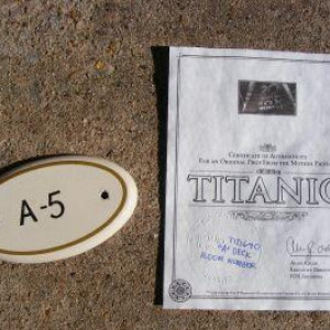 Titanic  Prop Stateroom Sign A -5 withCOA – Titanic (1997)