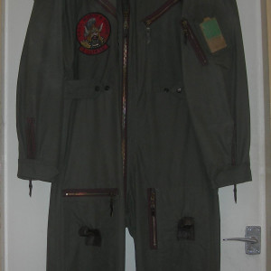 CAPTAIN MILLER'S (LAURENCE FISHBURNE) HERO FLIGHT SUIT. – Event Horizon (1997)