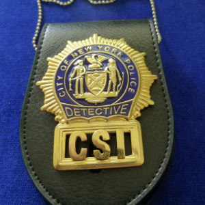 Badge NYPD ( CSI New York ) with holder – CSI: Crime Scene Investigation (2000)