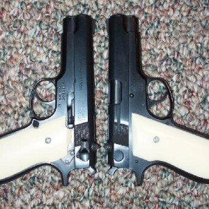 Vasquez S&W M39 Pistol – Aliens (1986)