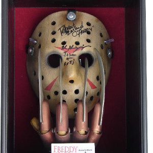NECA Freddy Vs Jason Glove and Mask Display signed by Robert Englund and Ken Kirzinger – Freddy vs. Jason (2003)