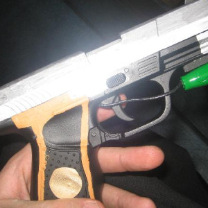 leons gun – Resident Evil (2002)