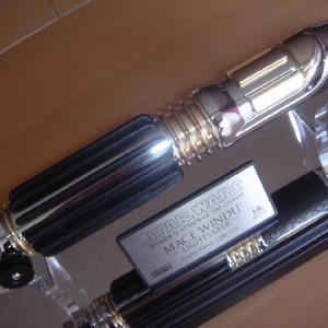 Mace Windu AOTC Lightsaber Limited Edition – Star Wars: Episode II - Attack of the Clones (2002)