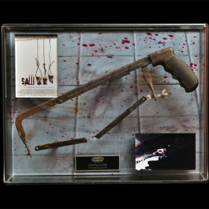 Saw 3D broken hacksaw prop display – Saw 3D (2010)