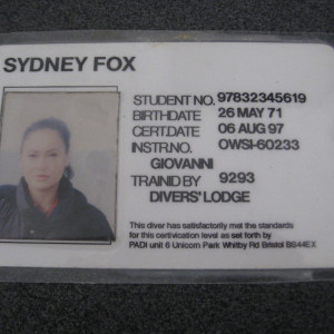 Tia Carerre scuba card – The Relic Hunter with Ian Grant (2009)