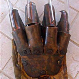 Autographed Freddy Krueger's HERO METAL Glove Freddy vs. Jason – Freddy vs. Jason (2003)