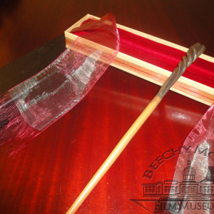 Neville Longbottom's Wand with Ollivanders Box.. – Harry Potter and the Sorcerer's Stone (2001)