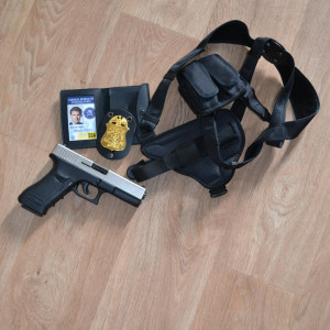 F.B.I. id card and badge of  Special Agent  Booth – Bones (2005)