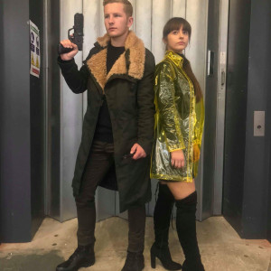 Officer K Ryan Gosling and Joi Blade runner 2049 costume – Blade Runner 2049 (2017)