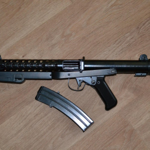 Sterling Submachine gun – The Spy Who Loved Me (1977)