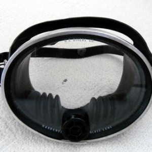 Maddy's Scuba Mask – Piranha 3DD (2012)