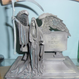 The Riddle Grave – Harry Potter and the Sorcerer's Stone (2001)