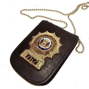Dina Meyer's Hero detective Badge and wallet – Saw II (2005)