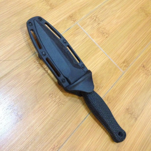 screen used rubber knife – Elysium (2013)