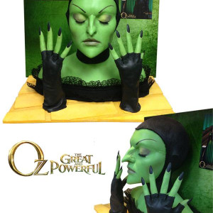 Mila Kunis Hero Hands/appliances – Oz the Great and Powerful (2013)