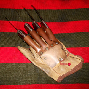 Freddy Krueger Part 2 Glove (Knifegloves) – A Nightmare on Elm Street 2: Freddy's Revenge (1985)