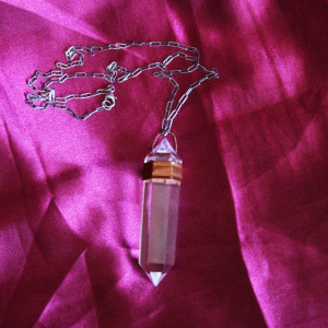 Catherine's Pendant – Beauty and the Beast (1987)