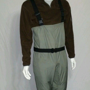 Kale's (Shia LaBeouf) Fishing Outfit – Disturbia (2007)