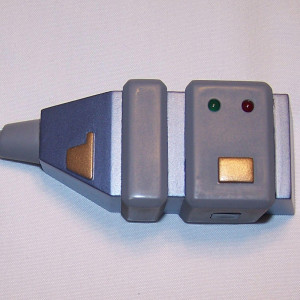 Hero Retinal Imager Medical Tool – Star Trek: Voyager (1995)