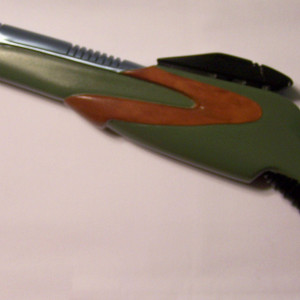Hazari Rifle from "Think Tank" – Star Trek: Voyager (1995)