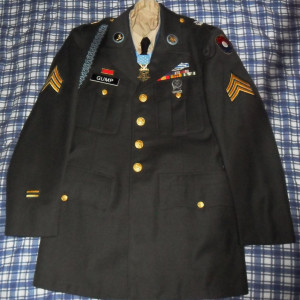 Forrest Gump uniform with Medal of Honor – Forrest Gump (1994)