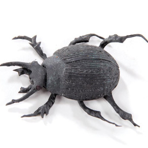 Original prop rubber scarab beetle – The Mummy (1999)
