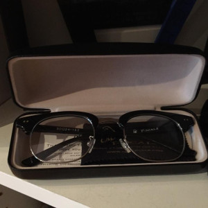 Pair of Lowery's glasses – Jurassic World (2015)