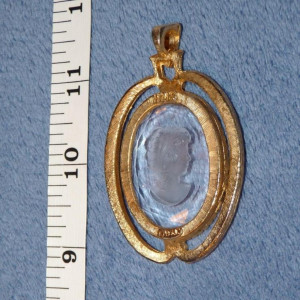 Lady Profile Pendant – Charmed (1998)