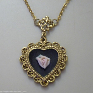 Heart necklace 2 – Charmed (1998)