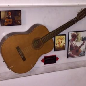 Julie Andrews Used Acoustic Guitar – The Sound of Music (1965)