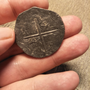 Gallows / Title Intro Coin / Piece Of Eight – Pirates of the Caribbean: At World's End (2007)