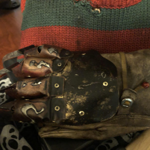 Dream Master Hero Glove – A Nightmare on Elm Street 4: The Dream Master (1988)