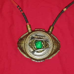 Eye of Agamotto Necklace – Doctor Strange (2016)