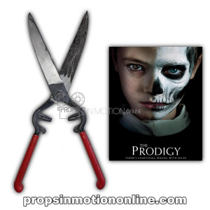 Miles (Jackson Robert Scott) stunt shears – The Prodigy (2019)