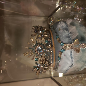 Glinda crown and necklace