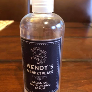 Wendy's Marketplace Moisturizing Serum – Schitt's Creek (2015)