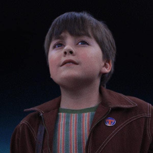 Tomorrowland production made 1964 Pin – Tomorrowland (2015)