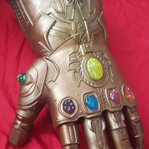 Infinity Glove – Avengers: Infinity War (2018)