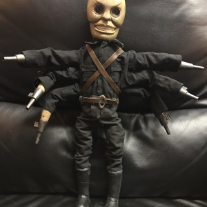 Animatronic six shooter – Retro Puppet Master (1999)