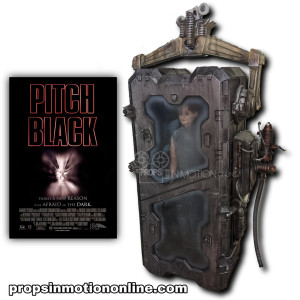 Cryogenic Sleep Chamber with puppet – Pitch Black (2000)