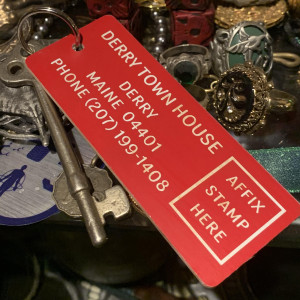 Derry townhouse hotel key – It (2017)