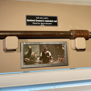 Restraint pole – Con Air (1997)